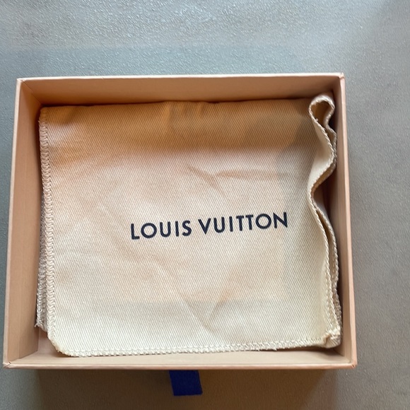 LOUIS VUITTON SMALL GIFT BOX - Picture 7 of 10